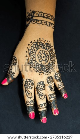 bridal mehendi pattern with elegant black henna artwork on fingers and palm