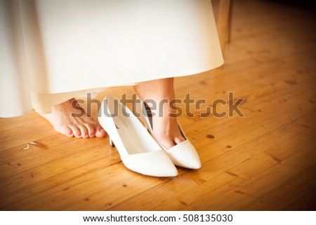 Bride dressing shoes