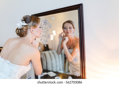 Bride Getting Ready Hotel Room Wedding Stock Photo Edit Now 562703086