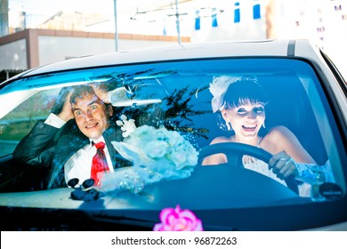 Bride And Groom Get Scared In Wedding Car