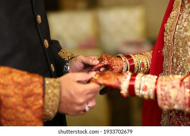 Can couples hold hands in pakistan?