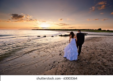 Bride and groom at the ocean