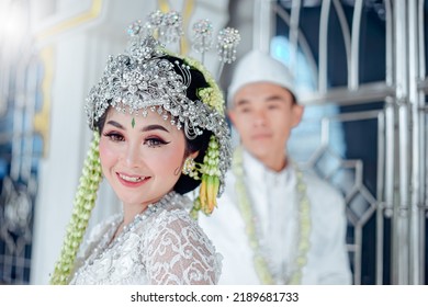 The Bride And Groom Wear Simple And Elegant White Javanese Traditional Clothes, Indonesia August 3, 2022