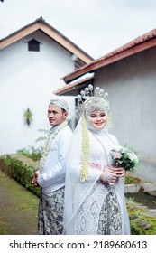 Bride And Groom Wearing White Javanese Traditional Clothes, Indonesia July 27, 2022