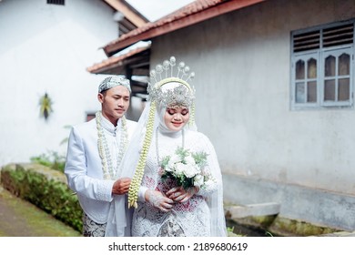 Bride And Groom Wearing White Javanese Traditional Clothes, Indonesia July 27, 2022