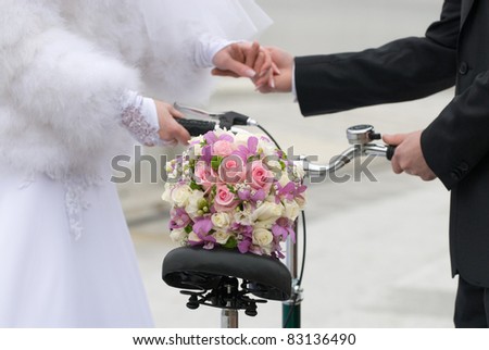 bride and groom with a wedding bouquet on a bicycle