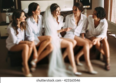 Bride and her friends have a nice conversation