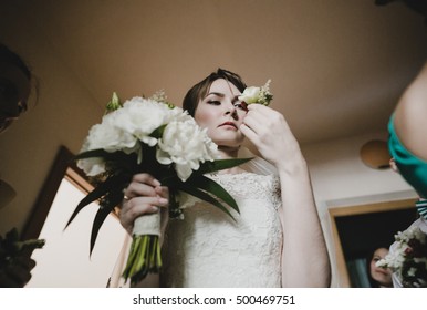 The bride keeps a buttonhole for groom
