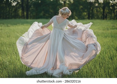 8,935 Wedding Dress Train Images, Stock Photos & Vectors | Shutterstock