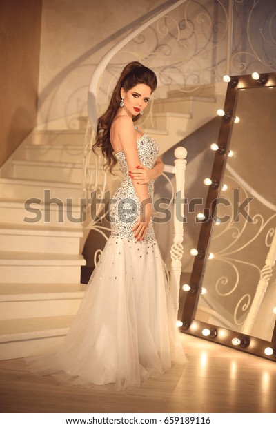 Bride Wedding Dress Elegant Brunette Sexy Stockfoto Jetzt