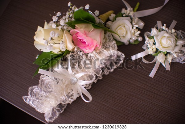 Bride\
wedding garter. Wedding morning preparing\
garter.