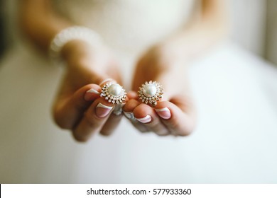 Bride's Morning .pearl Jewelry Avesta Holds In His Hands.Soft Focus