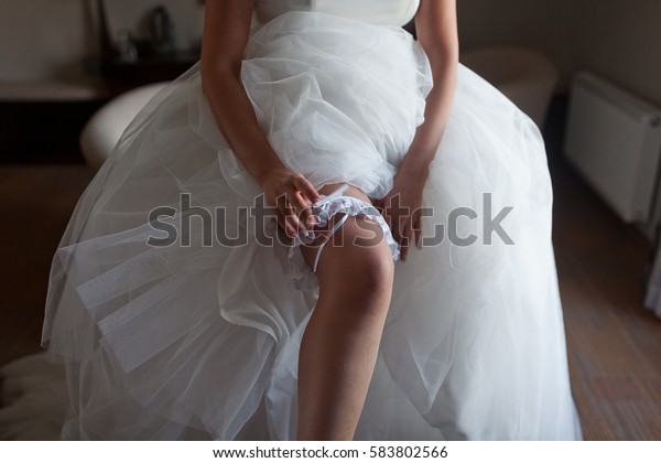 bride\'s wedding\
garter