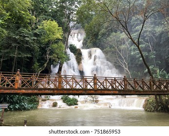 The bridge at Multnomah Falls