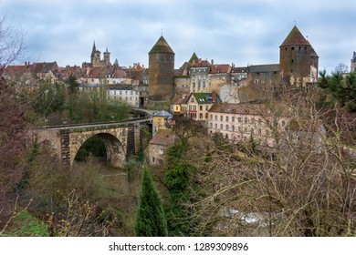 Bridge over the Armancon river and the medieval city of Semur-en-Auxois, Burgundy, France