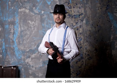 99 Thompson sub machine gun Images, Stock Photos & Vectors | Shutterstock