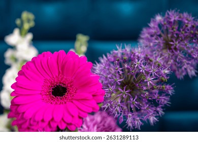 Una disposición brillante flores