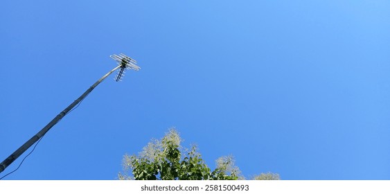 Cielo azul brillante para