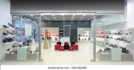 bright and fashionable window of modern european store - Shutterstock ID 1007402488
