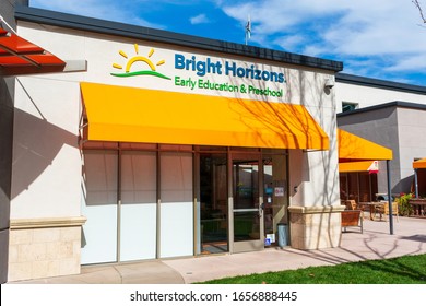 Bright Horizons Sign On Early Education And Preschool Building. Bright Horizons Is Child-care Provider And Is The Largest Provider Of Employer-sponsored Child Care - Sunnyvale, California, USA - 2020