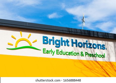 Bright Horizons Sign On Early Education And Preschool Building. Bright Horizons Is Child-care Provider And Is The Largest Provider Of Employer-sponsored Child Care - Sunnyvale, California, USA - 2020