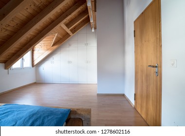 Imagenes Fotos De Stock Y Vectores Sobre Slanted Roof