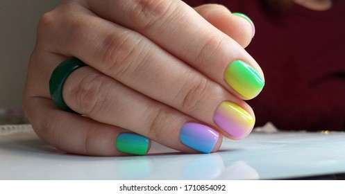gradient manicure polish short