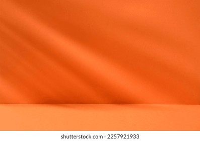 Fondo naranja brillante con sombras vegetales para productos o cosméticos. Foto de alta calidad
