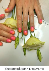 bright orange color gel polish gradient short nails  stylish fashionable nails