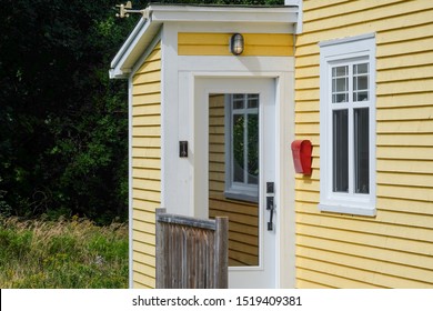 House With White Trim Temaju Kepek Stockfotok Es Vektorkepek