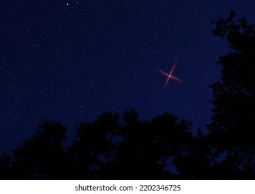 Bright Redt Star Rising For Christmas Over A Treeline In North Carolina