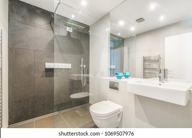 Small Modern Bathroom Images Stock Photos Vectors Shutterstock