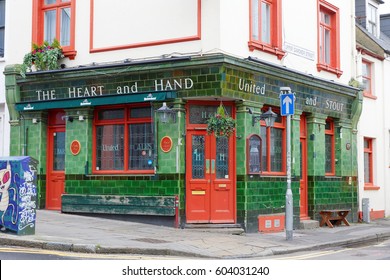 BRIGHTON, GREAT BRITAIN - MAR 01, 2017: English Traditional Pub Exterior In Red And Green. March 01, 2017 In Brighton, Great Britain