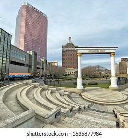 Brighton Park. Landscaped Plaza Off The Beach Boardwalk Featuring War Memorial In Atlantic City. Ballys Hotel. Scyscrapers. Sightseeing. Travel. USA, New Jersey, Atlantic City – November 23, 2019 