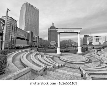 Brighton Park. Landscaped Plaza Off The Beach Boardwalk Featuring War Memorial In Atlantic City. Ballys Hotel. Scyscrapers. Sightseeing. Travel. USA, New Jersey, Atlantic City – November 23, 2019 