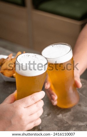 
brinde com chopp e cerveja