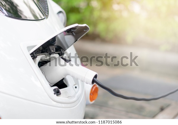 Bring Battery
Chargers Connect with electric car To put the electric car into the
car. Clean energy does not pollute the air. Energy conservation
concept Alternative
energy