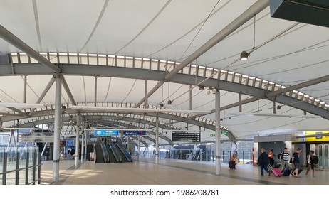 Brisbane, Australia - May 2021: Selective Focus View Of The Interior Building View Brisbane Airport (BNE) At The Exit To Public Transport - Taxi, Bus, Tram, Train