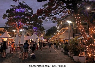 BRISBANE - DEC 22 2018:Crowd Of People Shopping At Christmas Gift Market In Brisbane City Southbank , Queensland, Australia