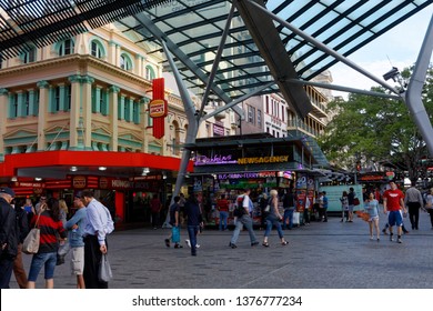 Brisbane, QLD/Australia-05/01/2016: Downtown Brisbane. Queen Street Mall On A Busy Sunday. Commerce, Food And Drink At Its Finest.