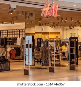 Brisbane, Queensland, Australia: 24th September 2019: H & M Store At Westfield Garden City Shopping Centre