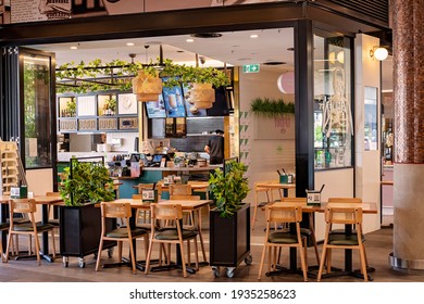 Brisbane, Queensland, Australia - March 2021: A Cafe In A Shopping Mall With No Customers