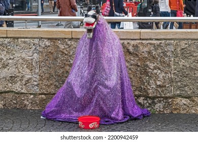 BRISTOL, UK - NOVEMBER 12, 2016: A Street Performer In The City Centre