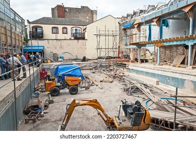 BRISTOL, UK - SEPTEMBER 8, 2007: Renovation Work Under Way At Bristol Lido On Open Doors Day 2007