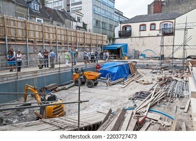 BRISTOL, UK - SEPTEMBER 8, 2007: Renovation Work Under Way At Bristol Lido On Open Doors Day 2007