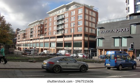 Bristol, Uk-September 15, 2012: Bristol Shopping District In Mid Afternoon