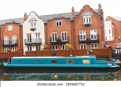 Britain Has Extensive Canal And Navigable River Network, Which Played Vital Role In Transporting Goods From Industrial Revolution. Canals Provide Transport Corridors Walkers And Cyclists.