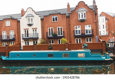 Britain Has Extensive Canal And Navigable River Network, Which Played Vital Role In Transporting Goods From Industrial Revolution. Canals Provide Transport Corridors Walkers And Cyclists.