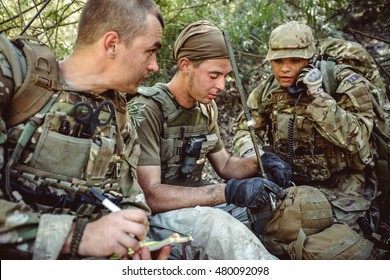 British Special Forces Soldiers Weapon Officer Stock Photo 480092098 ...