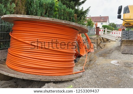 Broadband cable and construction site